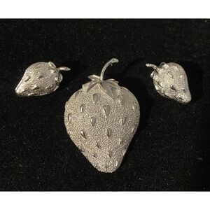 Vintage Sarah Coventry Silver Strawberry Pin &‎ Earrings Set